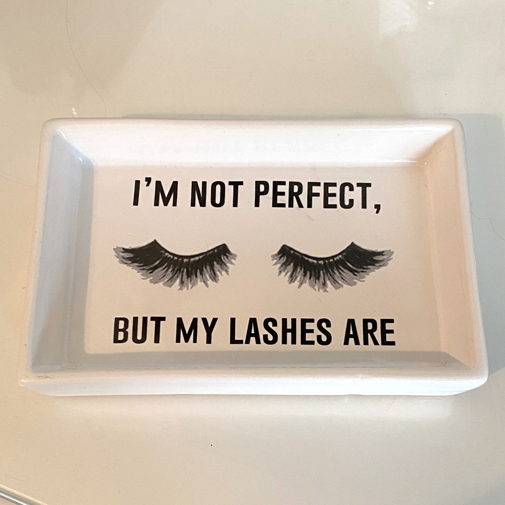 5/$20 -- Ceramic Jewelry Makeup Catch All Tray